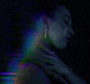 Ana Rosa transforma a frase dita no fim das festas em R&B sobre nostalgia, amizade e os momentos que não voltam