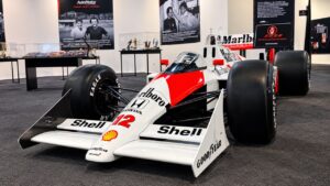 Réplica da histórica McLaren MP4/4 de Ayrton Senna é destaque da Automotor Experience no Shopping Vila Olímpia